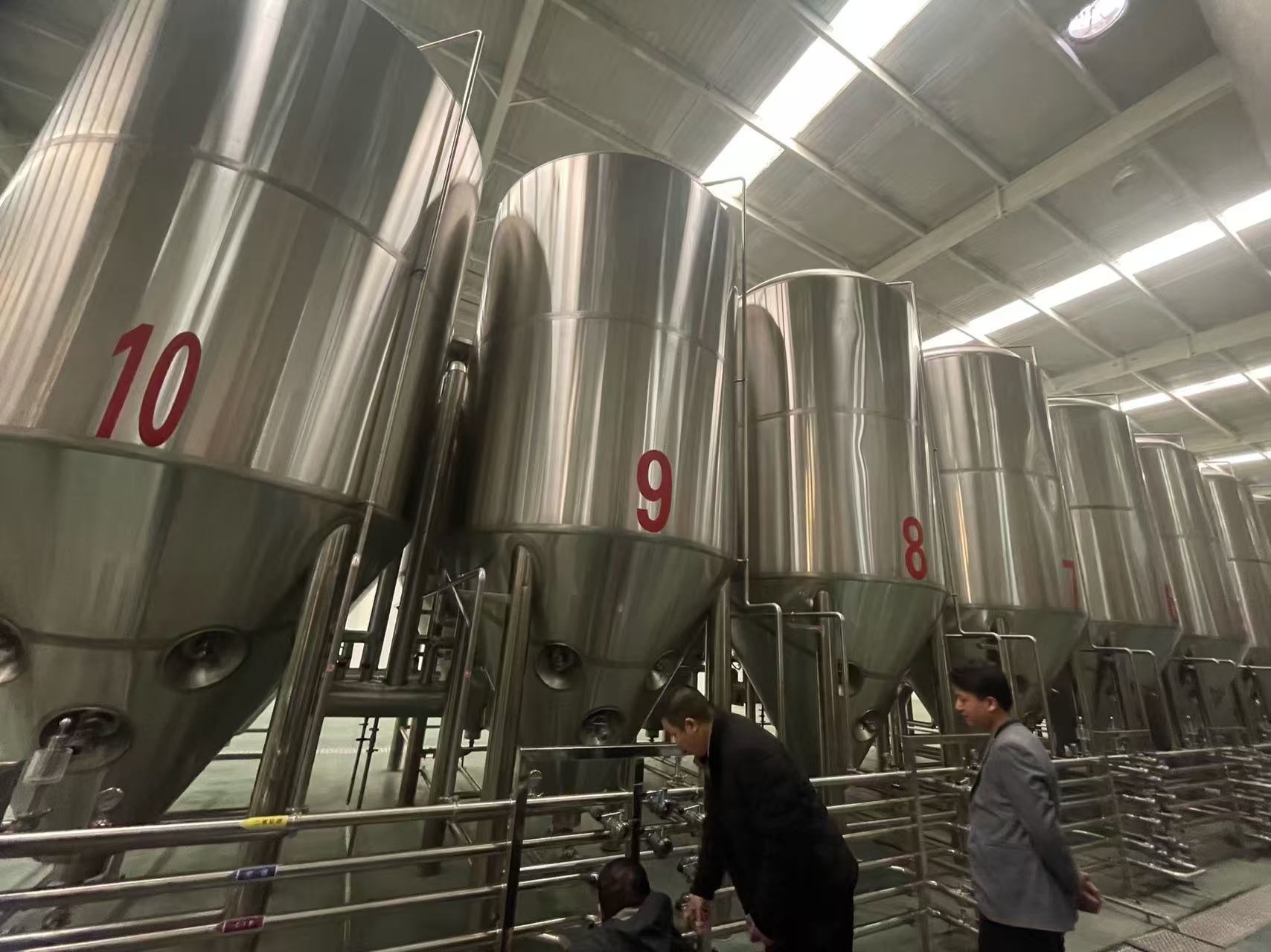 爱辉精酿啤酒设备厂—平面布置、设备设计、制造、调试、培训等一条龙服务
